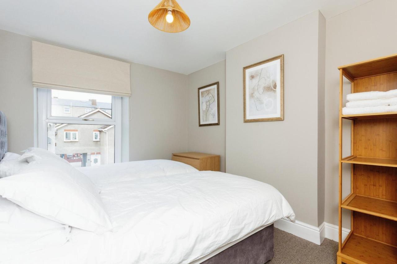 Seaside House Llandudno Apartment ภายนอก รูปภาพ